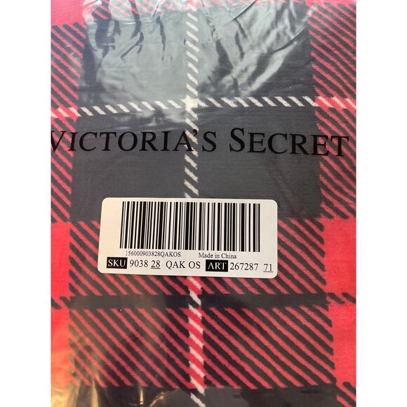 Victoria’s Secret Limited Edition NWT Tote & Sherpa Blanket Set Red Black Plaid - Picture 6 of 8
